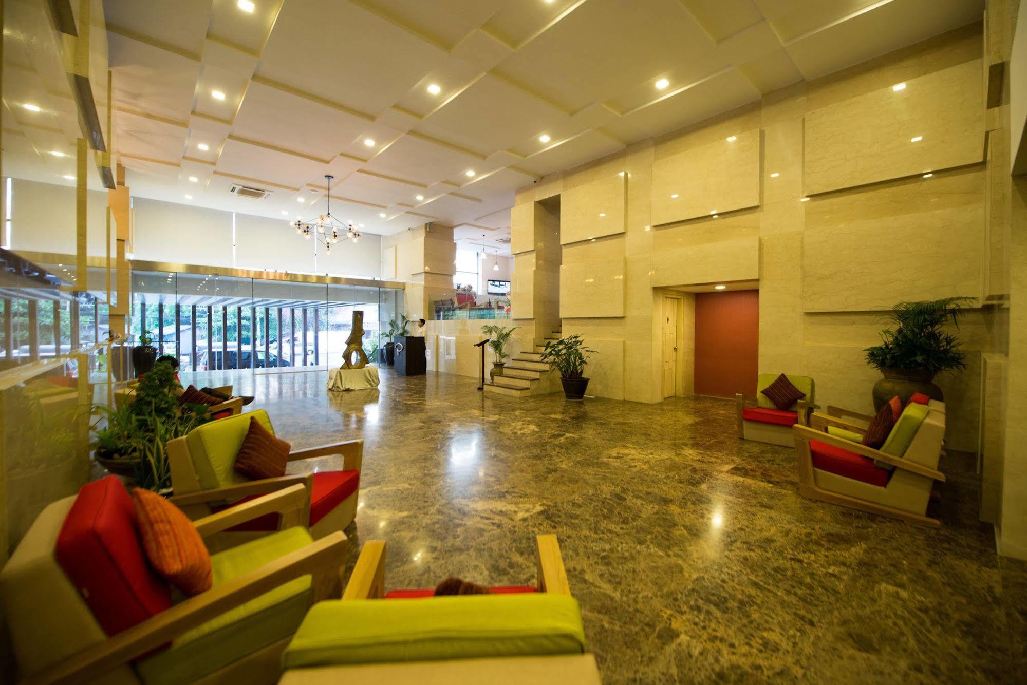 Hotel Parami Γιανγκόν Εξωτερικό φωτογραφία